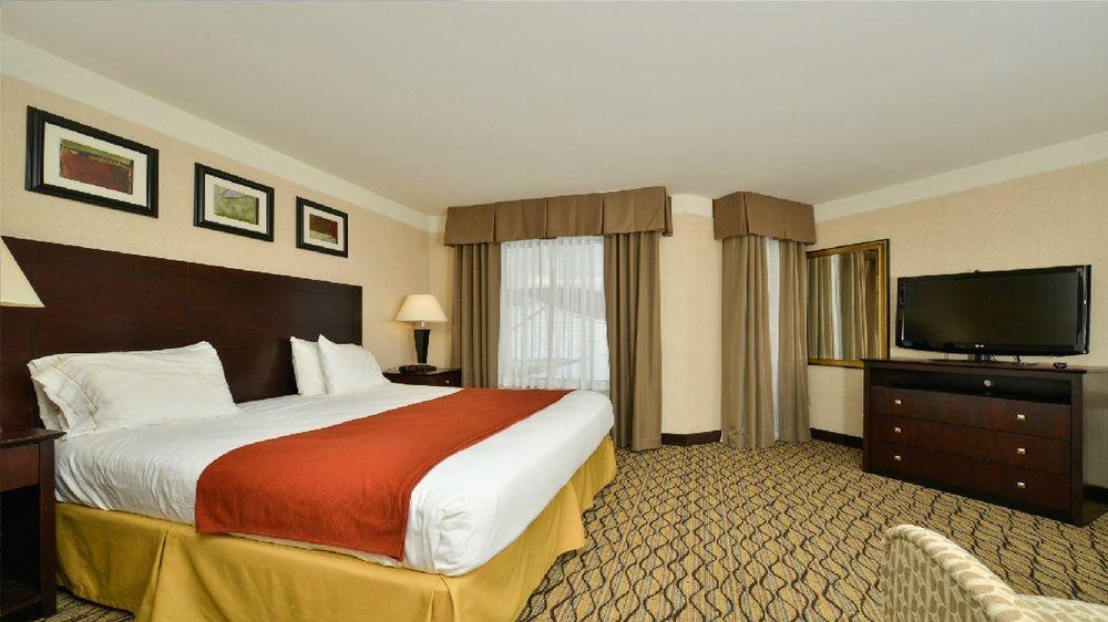 Holiday Inn Express Great Barrington By Ihg Екстериор снимка