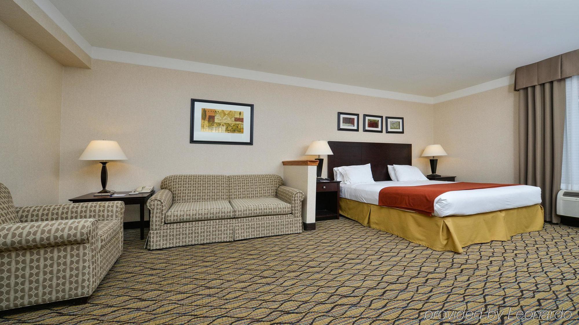 Holiday Inn Express Great Barrington By Ihg Екстериор снимка
