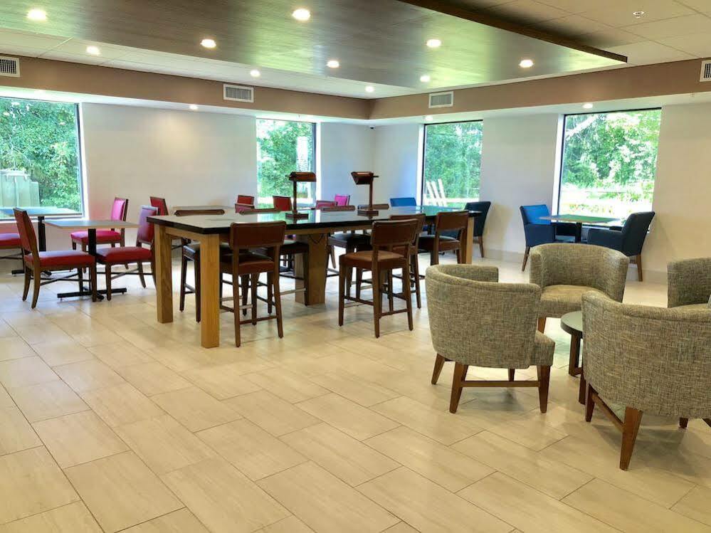 Holiday Inn Express Great Barrington By Ihg Екстериор снимка