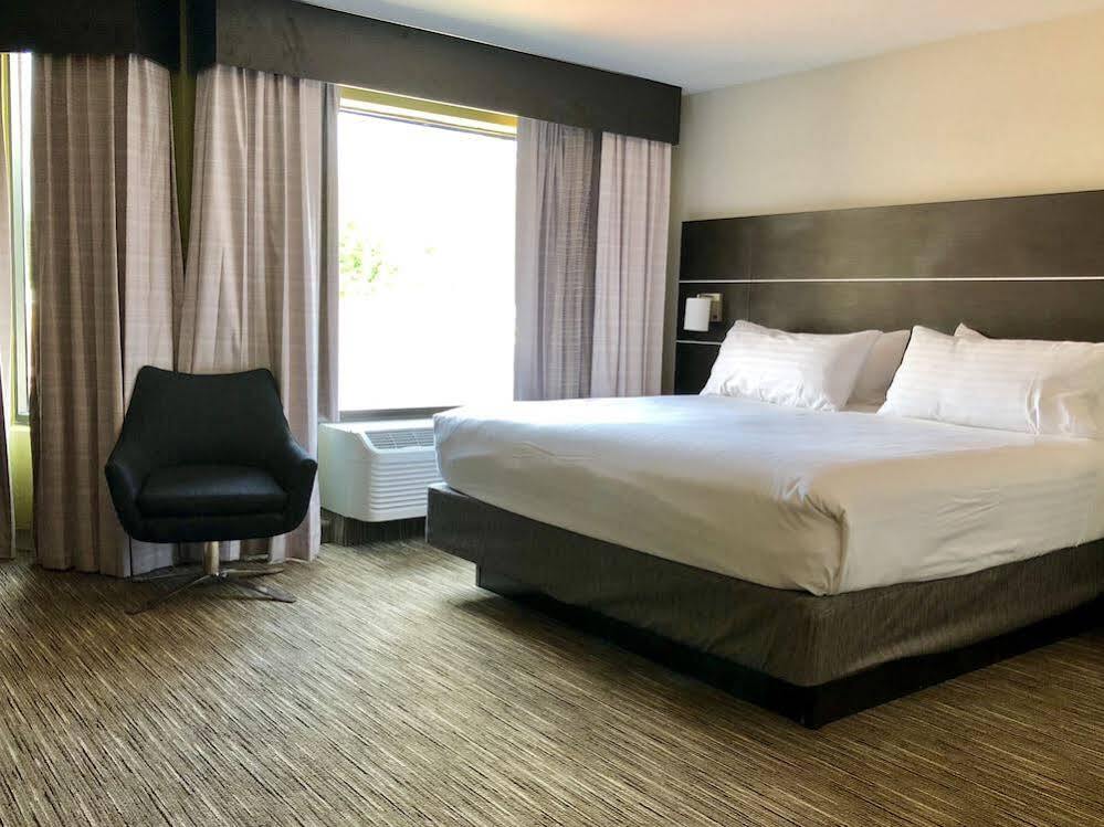 Holiday Inn Express Great Barrington By Ihg Екстериор снимка